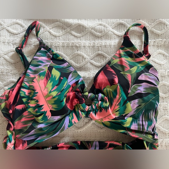 Time & Tru Tropical Print High Waisted One piece with Cutout Size L (12-14) - Picture 13 of 14